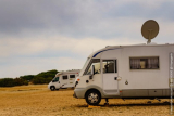 Die Camping Sat Anlage unterstützt den uneingeschränkten TV Genuss im Urlaub
